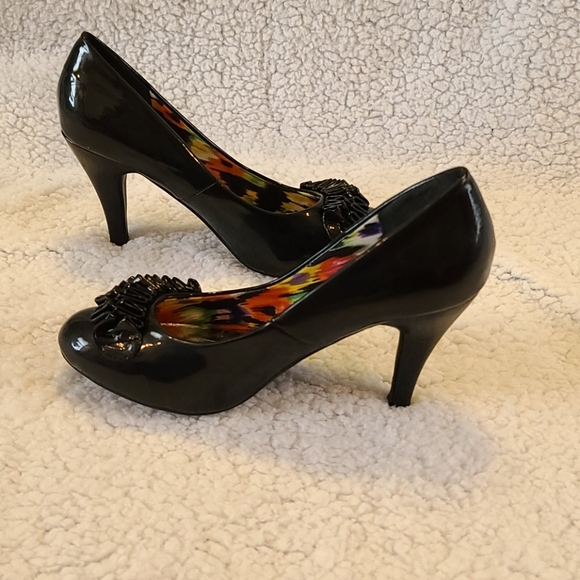 New Black Patent Leather Heels - Picture 6 of 8